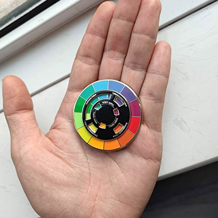 Roda de cores criativas personalizadas Pino de esmalte giratório Broche de metal Alfinetes de lapela